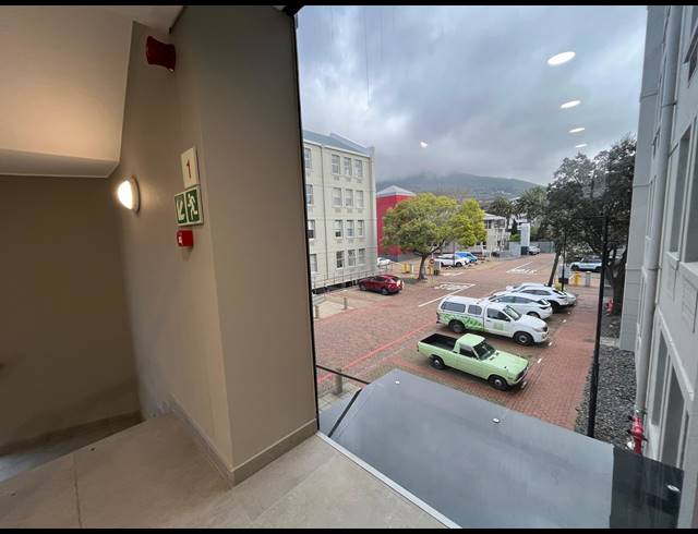 434M² OFFICE TO LET IN RONDEBOSCH